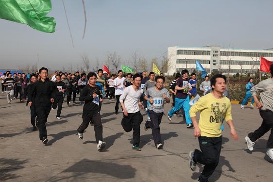 参赛选手们正在角逐