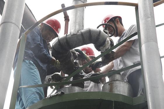 制氢车间徐志强、、、任宝利、、、樊福龙装清静阀